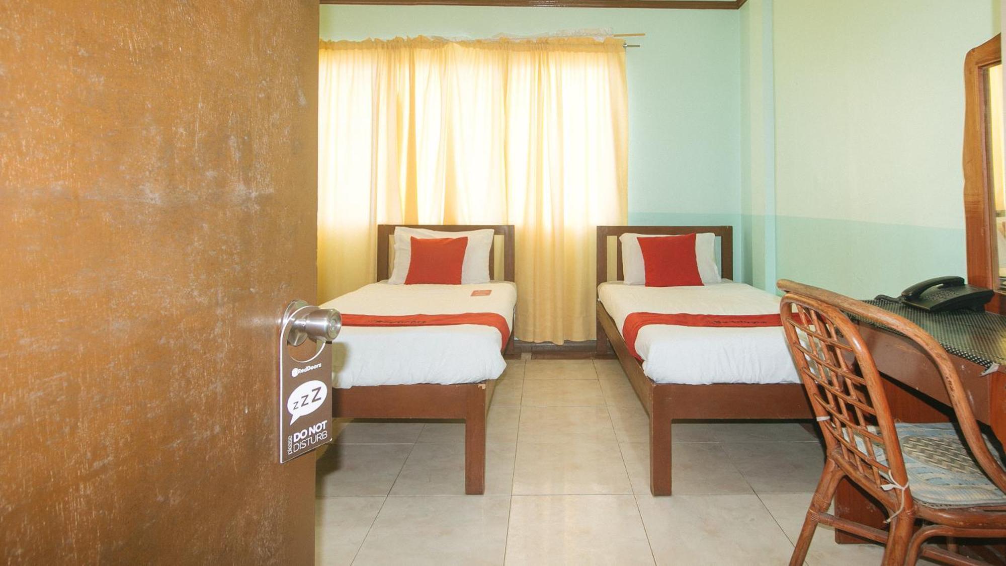 Reddoorz At Maanyag Pension House Mandaue Cebú Exterior foto
